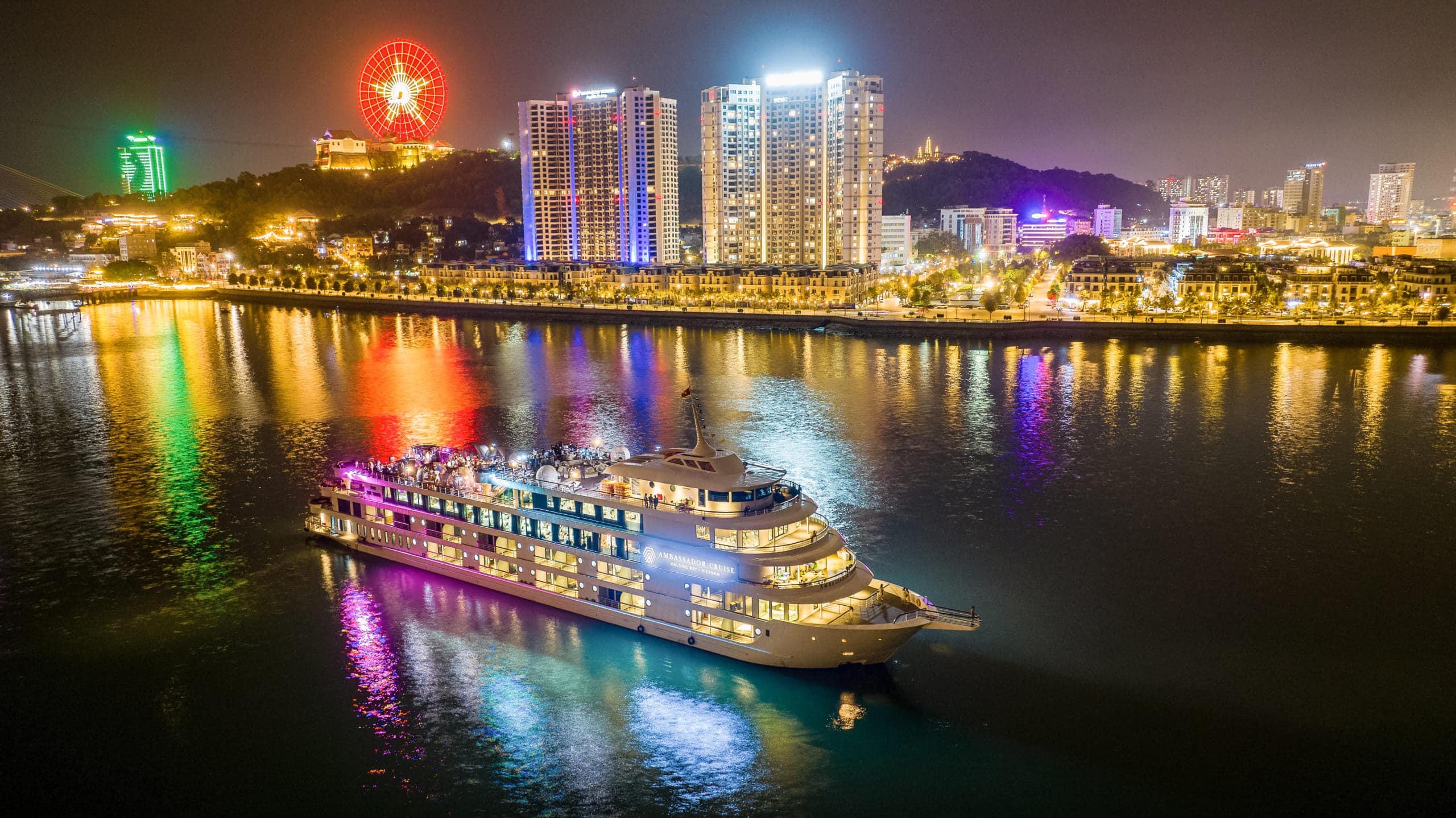 Thông Tin về du thuyền Ambassador Dinner Cruise: Bảng Giá, Dịch Vụ và Ưu Đãi 2023