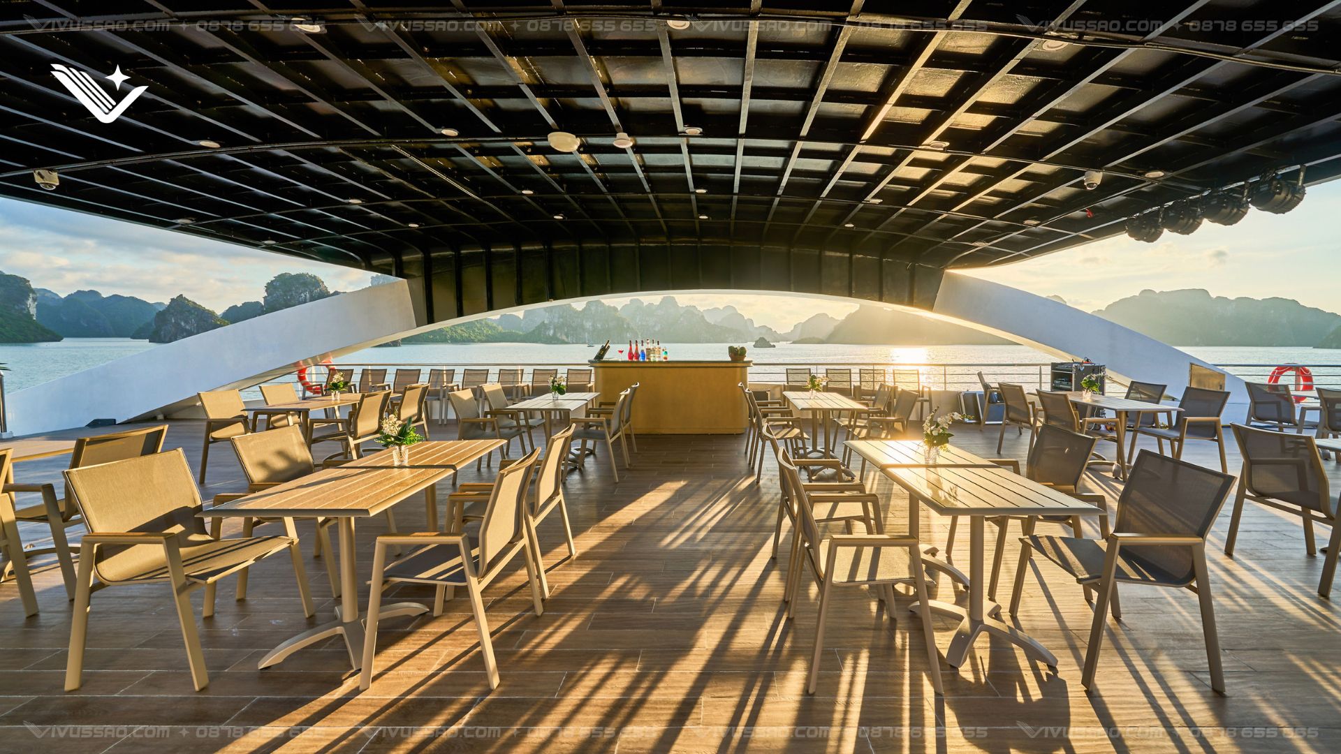 Review Leona Cruise Hạ Long 2026: Giá Tour, Lịch Trình & Trải Nghiệm Đáng Thử