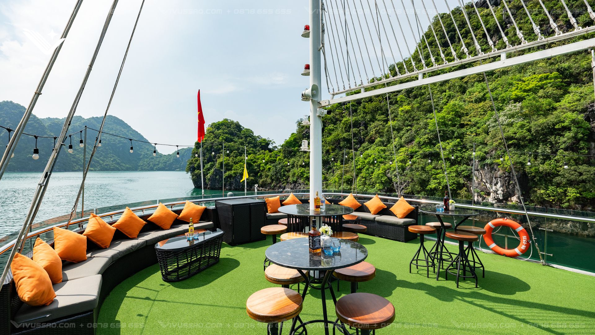 Review du thuyền Dragon Cruise Hạ Long 2026: Tour 4 giờ và dạ tiệc trên vịnh Review du thuyền Dragon Cruise Hạ Long 2026: Tour 4 giờ và dạ tiệc trên vịnh