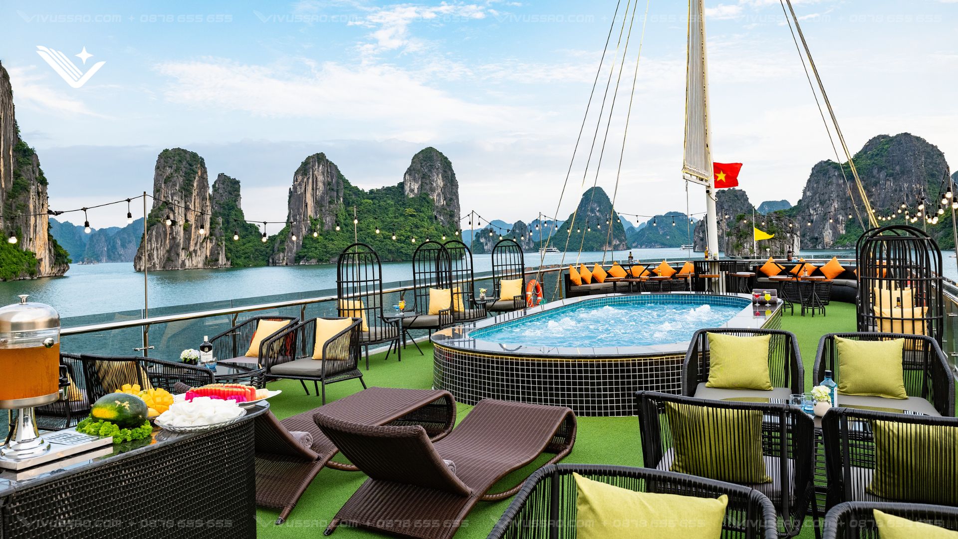 Review du thuyền Dragon Cruise Hạ Long 2026: Tour 4 giờ và dạ tiệc trên vịnh Review du thuyền Dragon Cruise Hạ Long 2026: Tour 4 giờ và dạ tiệc trên vịnh