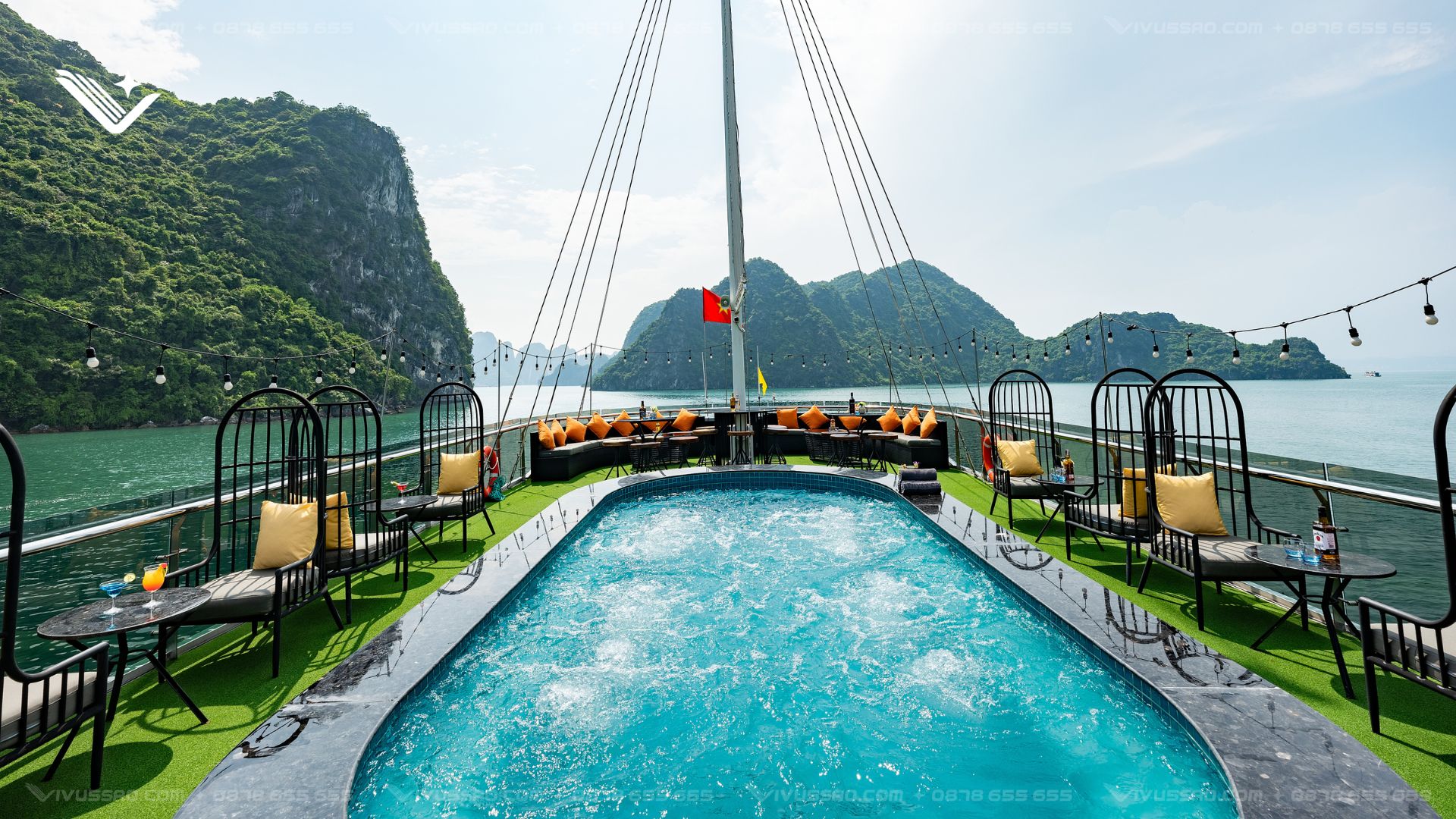 Review du thuyền Dragon Cruise Hạ Long 2026: Tour 4 giờ và dạ tiệc trên vịnh Review du thuyền Dragon Cruise Hạ Long 2026: Tour 4 giờ và dạ tiệc trên vịnh