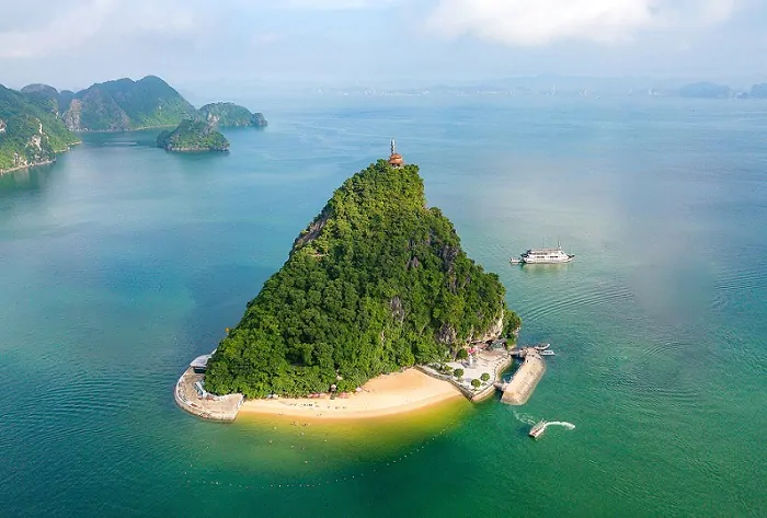 Giá tàu tiếng thăm vịnh Hạ Long | Tour tàu du lịch trong ngày 2023 đảo Titop - Vịnh Hạ Long