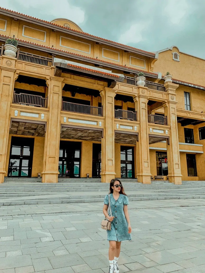 Tàu thăm vịnh Hạ Long giá rẻ