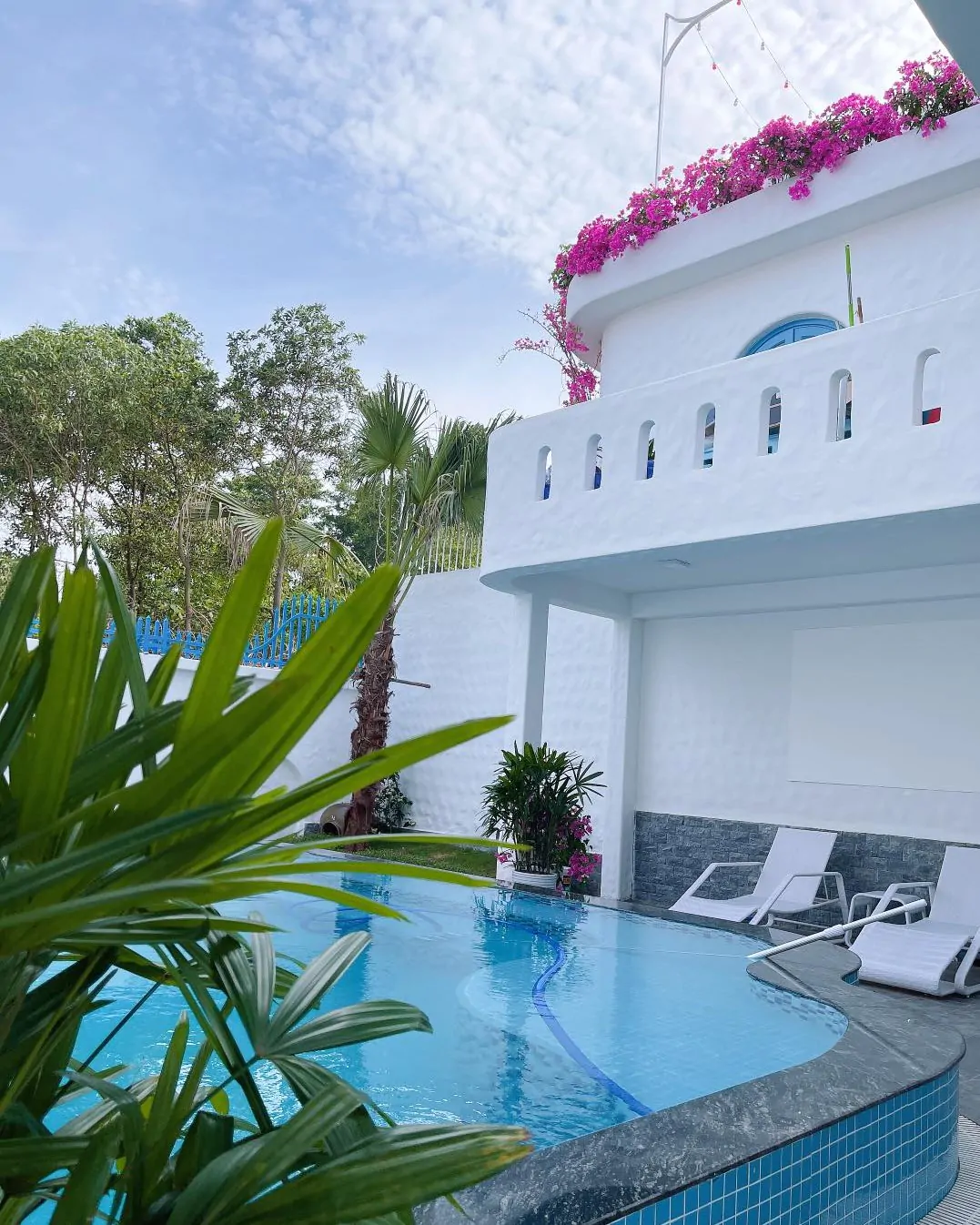 Đặt phòng Santorini Hạ Long Villas 2025 - Hy Lạp thu nhỏ tại Đảo Ngọc Tuần Châu Đặt phòng Santorini Hạ Long Villas | Du lịch nghỉ dưỡng trên đảo Tuần Châu | Vivu5sao