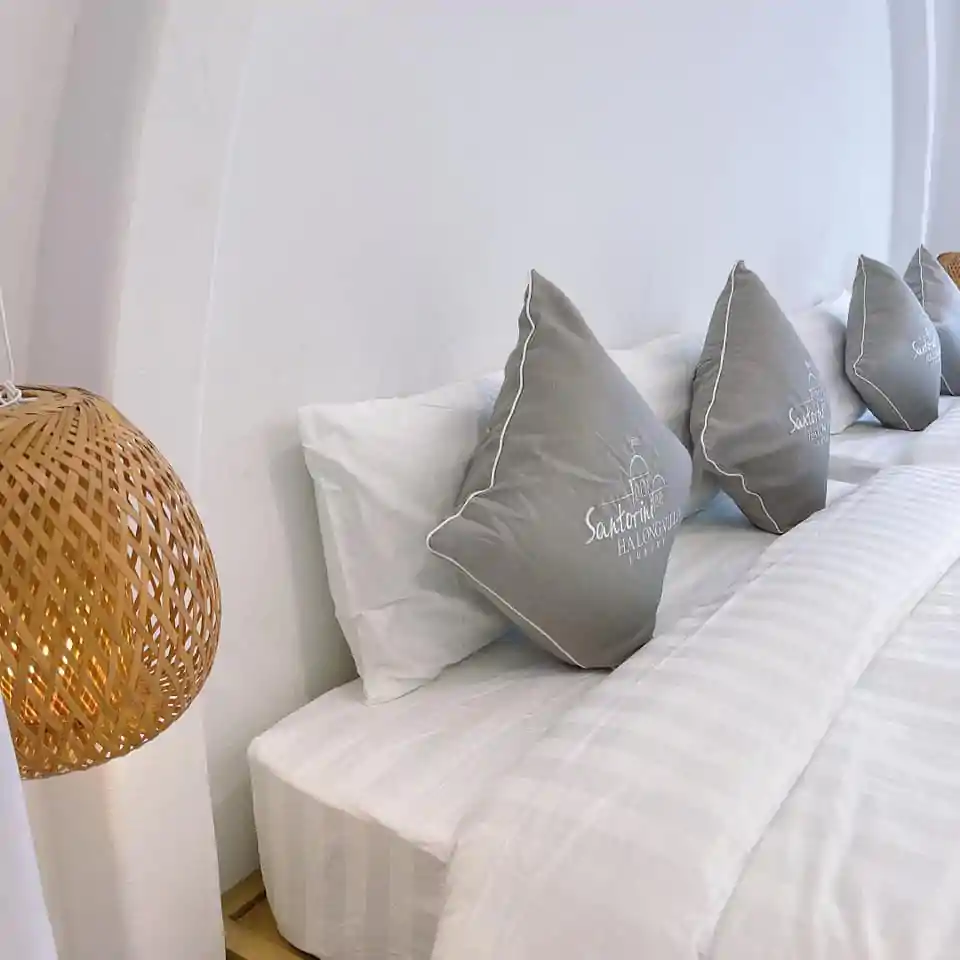 Đặt phòng Santorini Hạ Long Villas 2025 - Hy Lạp thu nhỏ tại Đảo Ngọc Tuần Châu Đặt phòng Santorini Hạ Long Villas | Du lịch nghỉ dưỡng trên đảo Tuần Châu | Vivu5sao