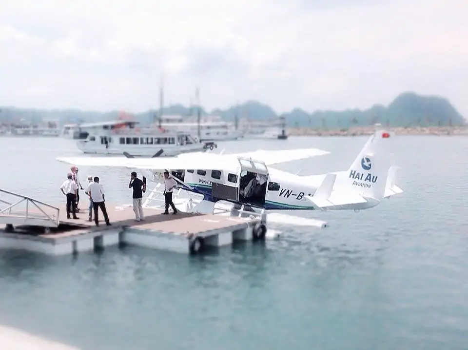 Đại vé vé Thủy Phi Cơ Hạ Long
