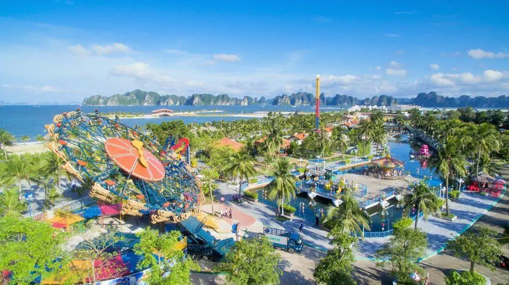Review Bãi biển Marina Hạ Long mới nhất 2024 | Check-in Bãi Tắm Hùng Thắng Khu vui chơi giải trí ngoài trời - Công viên Tuần Châu
