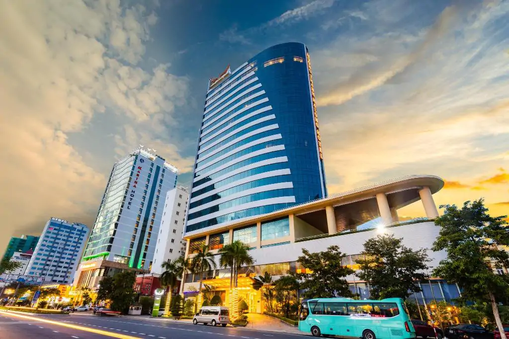 Review Bãi biển Marina Hạ Long mới nhất 2024 | Check-in Bãi Tắm Hùng Thắng Mường Thanh Grand Hạ Long - Top 10 khách sạn tốt nhất tại Hạ Long