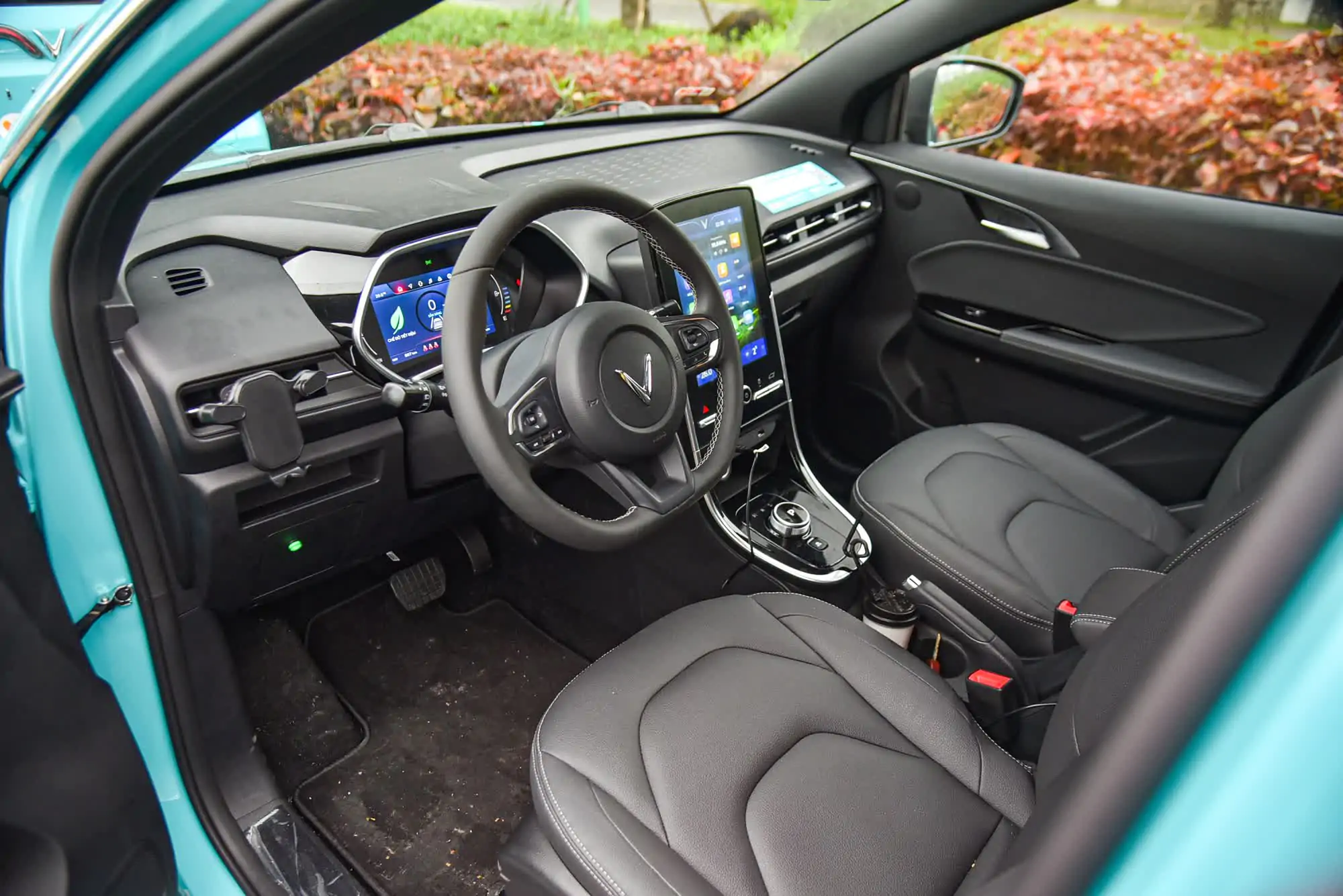 Taxi điện Vinfast - Dịch vụ xanh hướng tới du lịch xanh 2023 Nội thất bên trong xe taxi điện Vinfast