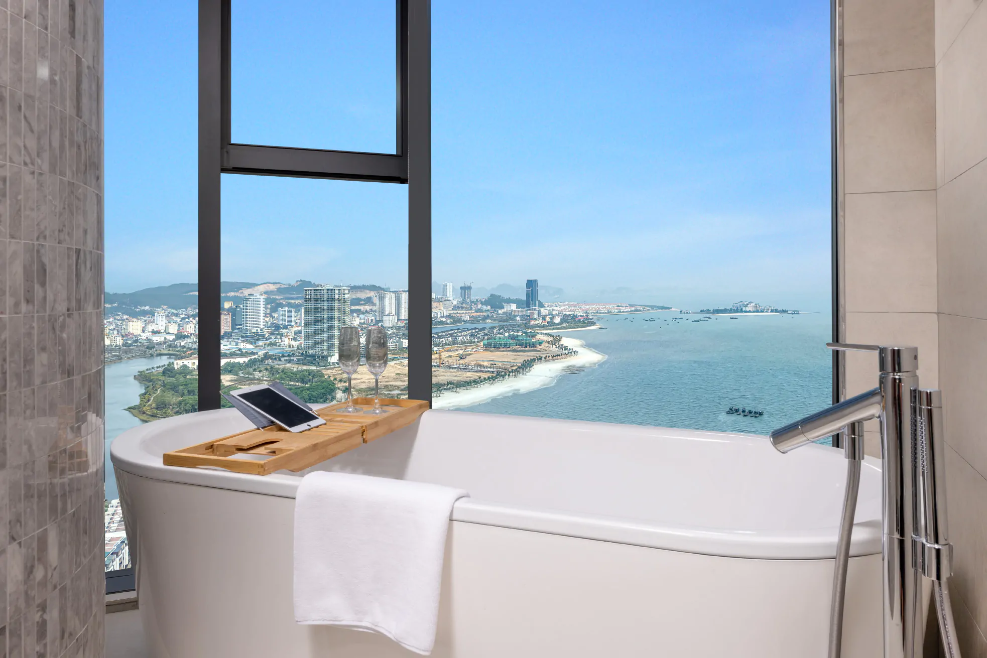 Thông tin chi tiết về khách sạn A La Carte Ha Long Bay | Bảng giá dịch vụ 2023 Không gian tiện nghi và sang trọng tại A La Carte Hạ Long Bay