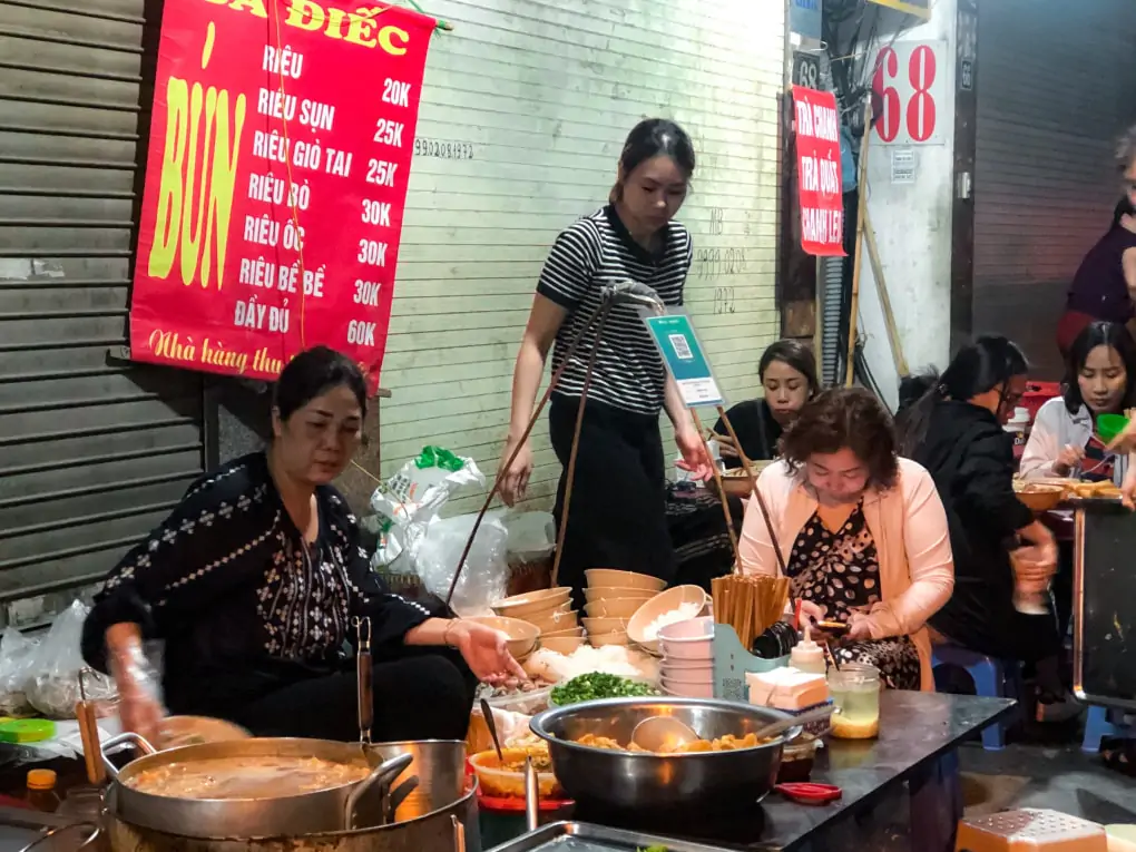 Bún riêu Hà Nội - Gánh bún riêu bà Điếc - 68 Nguyễn Thiệp, Đồng Xuân, Hoàn kiếm, Hà Nội