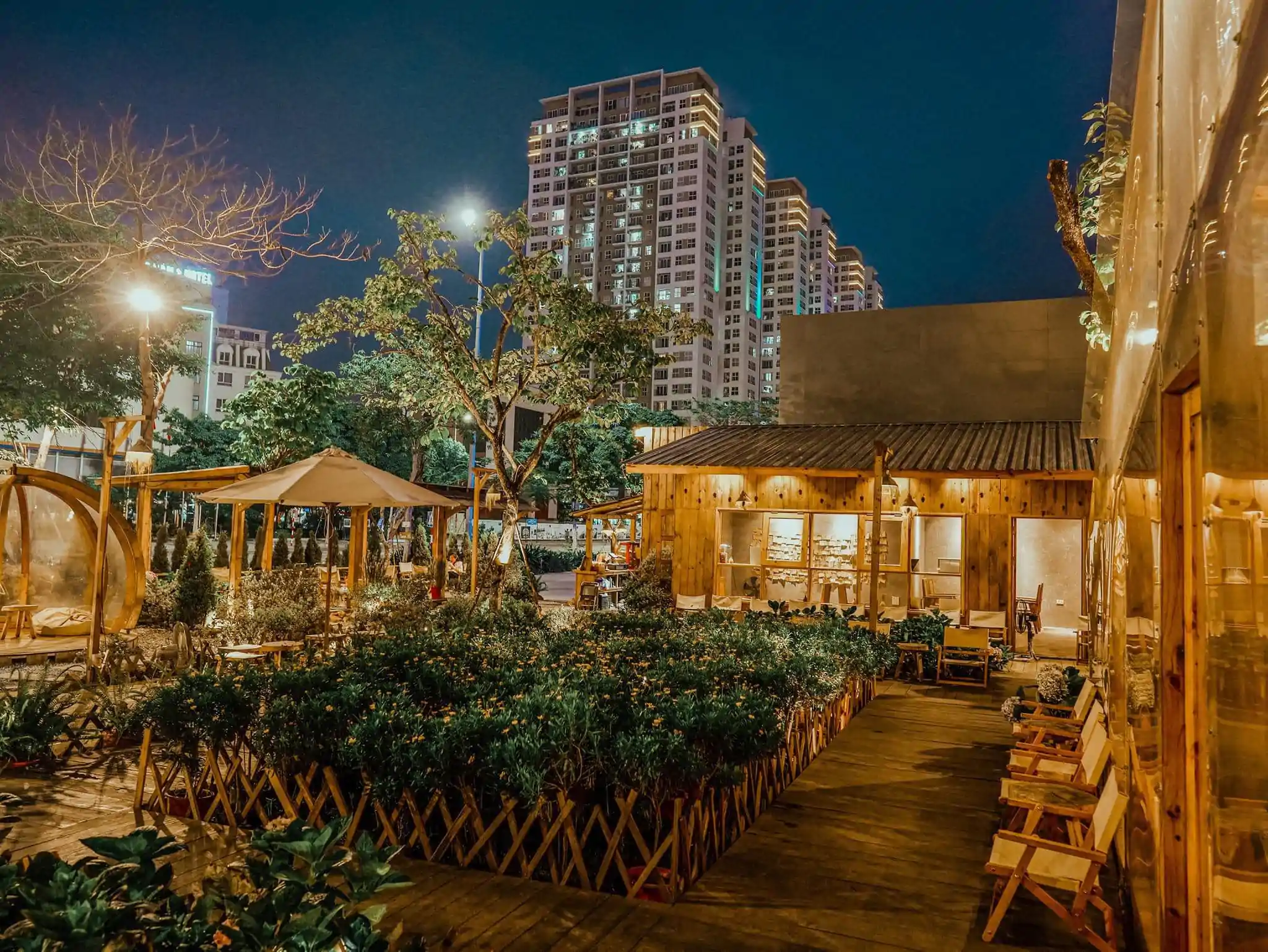 Check-in Hạ Long: Top 5 quán cà phê cực "chill" sở hữu view triệu đô | Vintage 198x Hạ Long - Mảnh ghép từ Đà Lạt thu nhỏ