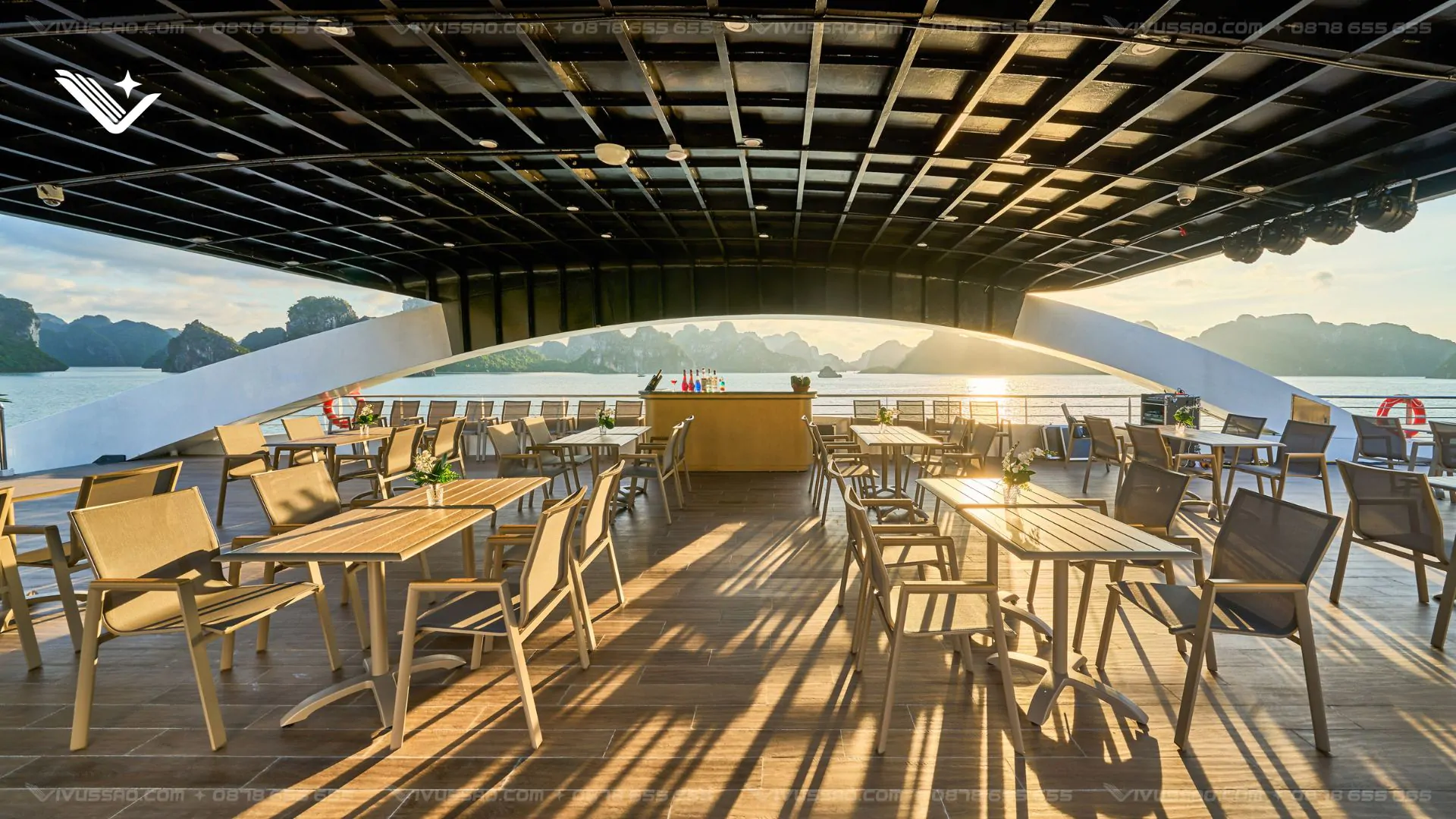 Leona Cruise Hạ Long 2026 - Giá Tour, Review, Lịch Trình và Ưu Đãi Mới Nhất Review Leona Cruise Hạ Long 2026: Giá Tour, Lịch Trình & Trải Nghiệm Đáng Thử
