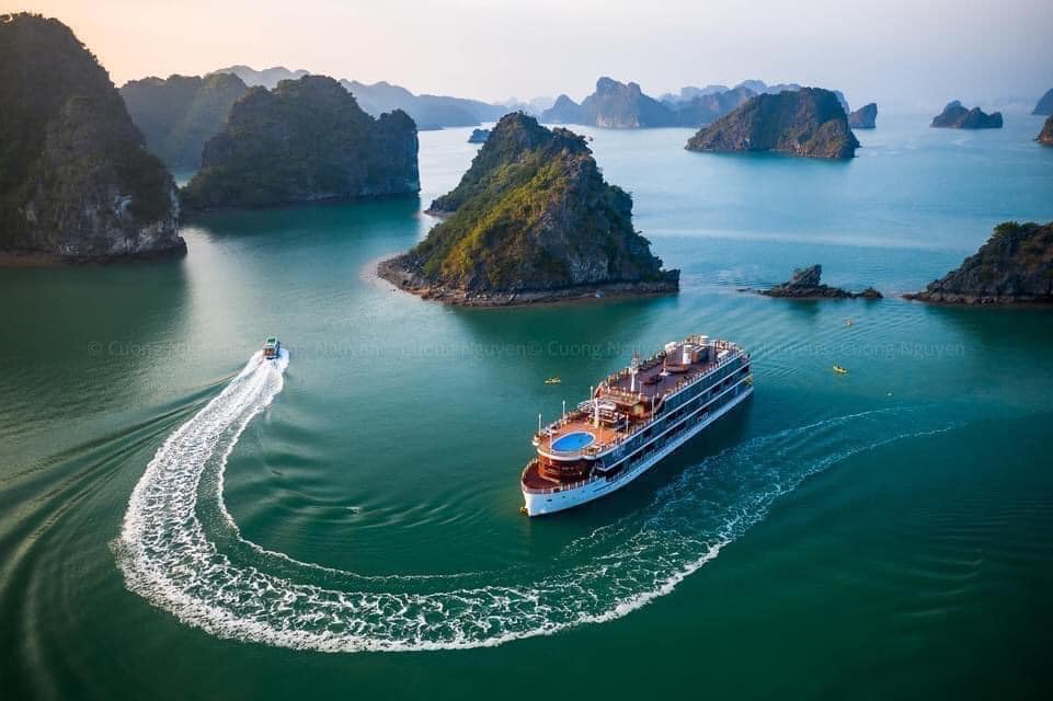  Top 10 du thuyền đẹp nhất vịnh Hạ Long | Du thuyền Heritage