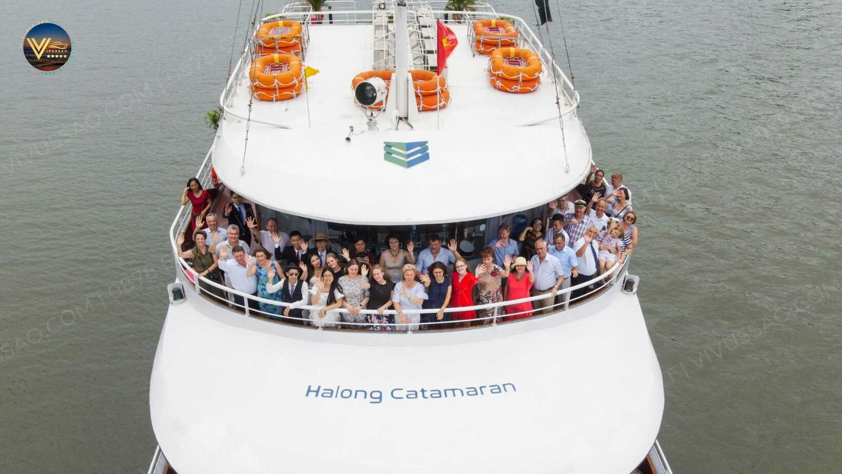 Lịch trình du thuyền Catamaran Hạ Long thăm vịnh trong ngày 